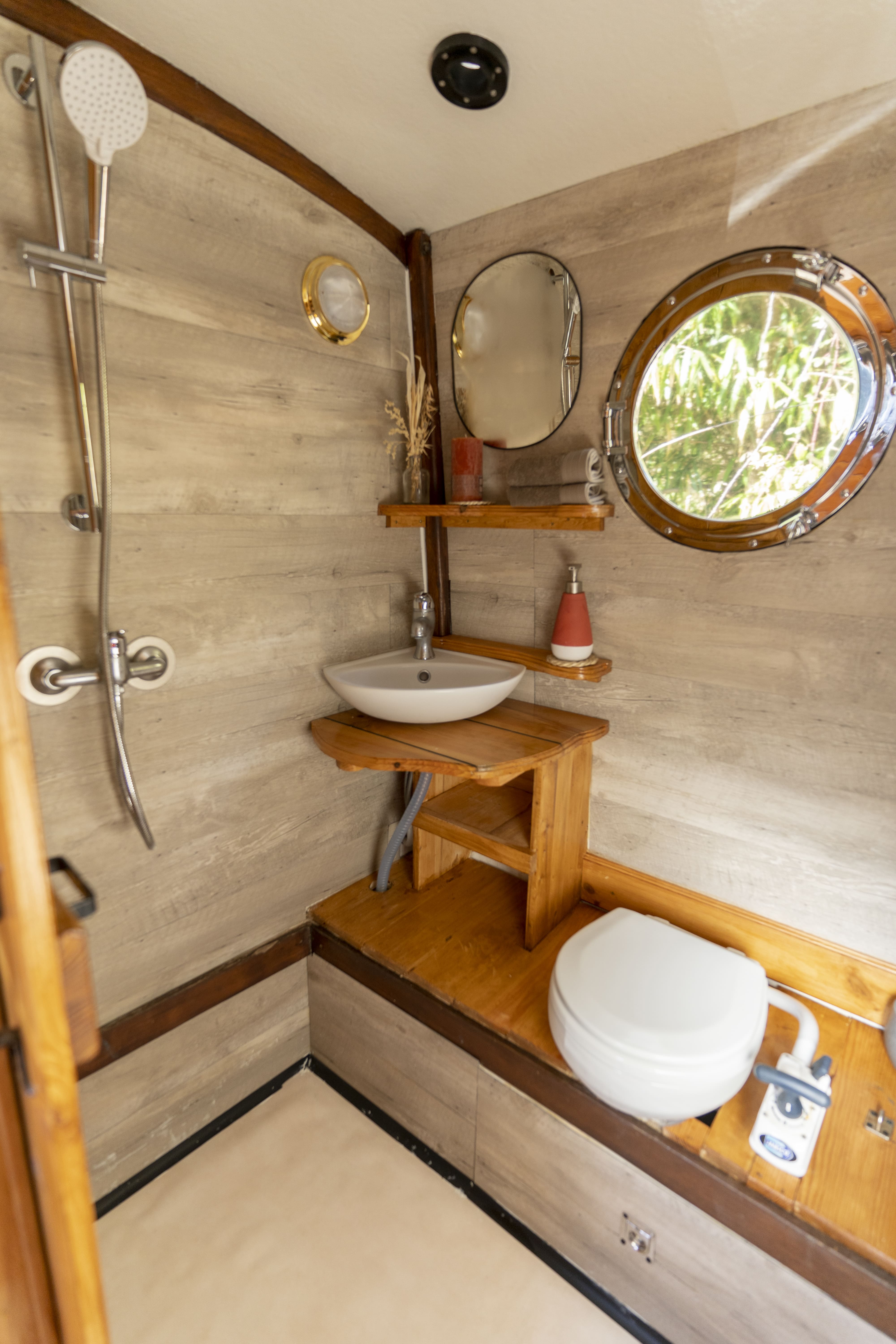salle de bain bateau cabane